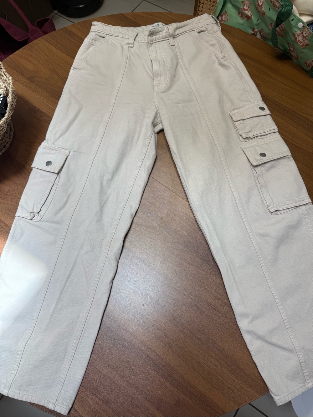 Abercrombie & Fitch Off-White Cargo Pants with Utility Pockets